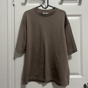 Uniqlo U Airism T Shirt Men’s Light Brown Oversized Tee